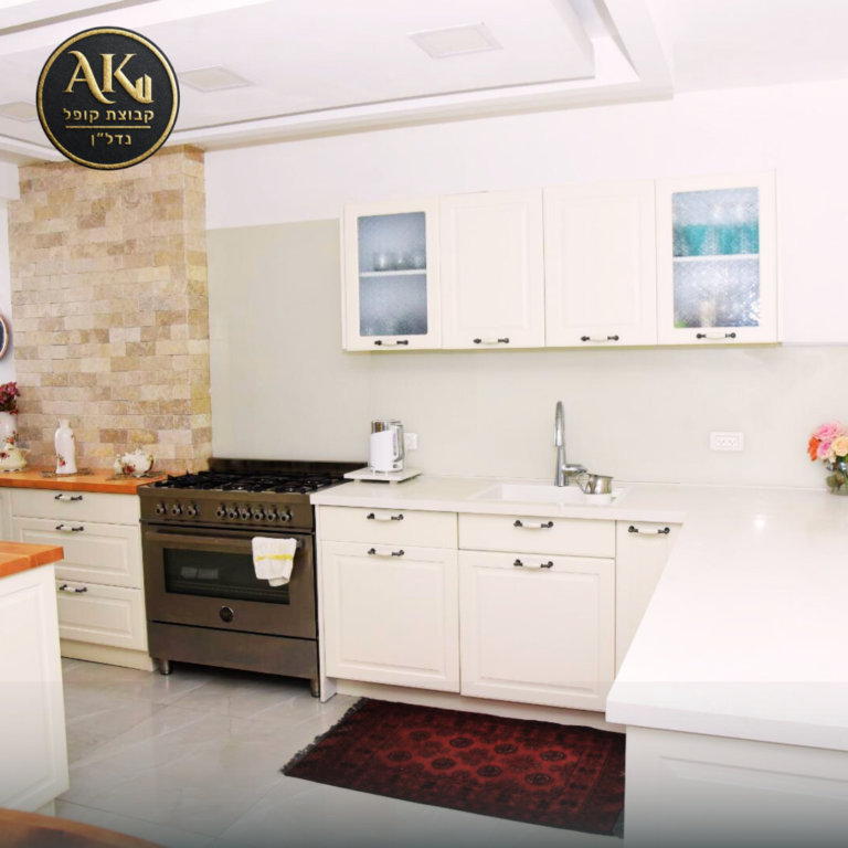 Gold Home Real Estate Social Media Post (2)